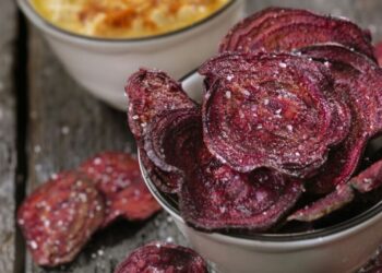 Comment faire des chips saines de betterave et de patate douce – recette