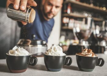 Les boissons de Noël les plus caloriques de Costa, Caffe Nero et Starbucks à éviter