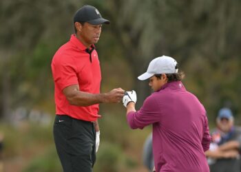 Tiger Woods dans le noir alors que l’icône du golf présente le plan des Majors pour 2024