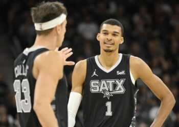 NBA, Phoenix et Toronto gagnent