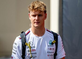 Mick Schumacher partage des photos et publie un message émotionnel à son père Michael