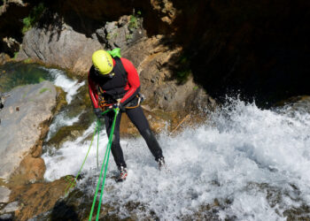 Une bonne dose d’adrénaline pour bien commencer l’année : découvrez le canyoning !