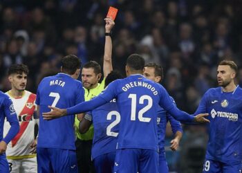 L’arbitre explique le carton rouge de Mason Greenwood alors que la star de Man Utd donne une réponse classée X |  Football |  sport