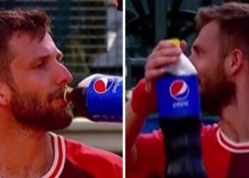 La star du tennis avale 1,5 litre de Pepsi pendant le match, se dispute avec un fan et refuse les soins de physiothérapie