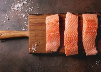 Cuisinez du saumon surgelé sans avoir à le décongeler avec cette astuce simple