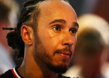 Mercedes « se trompe » en accusant le départ de Lewis Hamilton