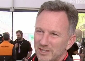 Christian Horner confirme que Carlos Sainz veut un siège chez Red Bull alors que l’équipe élabore un plan