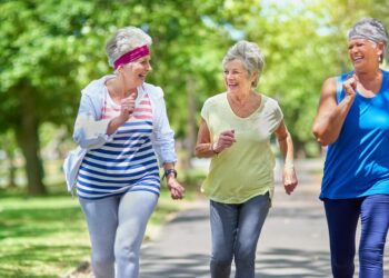 Michael Mosley dit que marcher 30 minutes à une heure précise peut vous aider à perdre du poids plus rapidement