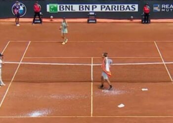 Les manifestants prennent d’assaut plusieurs courts de l’Open d’Italie alors que les matches sont suspendus à Rome