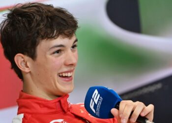 Oliver Bearman, junior de Ferrari, répond aux commentaires de la star de la F1