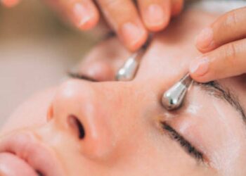 Un expert révèle un simple exercice oculaire pour vous faire paraître plus jeune