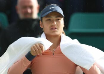 L’adversaire d’Emma Raducanu se retire quelques heures avant l’égalité après avoir accusé le Britannique d’être tombé malade