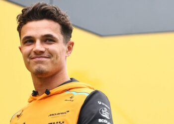 Lando Norris change de ton lors des échanges radio de l’équipe avec l’ingénieur McLaren