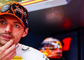 Max Verstappen subit le cauchemar du GP d’Autriche alors que le drapeau rouge est déclenché après une panne moteur