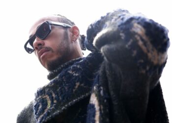 Lewis Hamilton dit à un fan de F1 « Je ne peux pas signer ça » après le troll du GP de Belgique