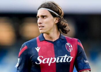 La cible du transfert d'Arsenal a été photographiée en train d'embarquer dans l'avion alors que les plans d'annonce ont lieu | Football | Sport