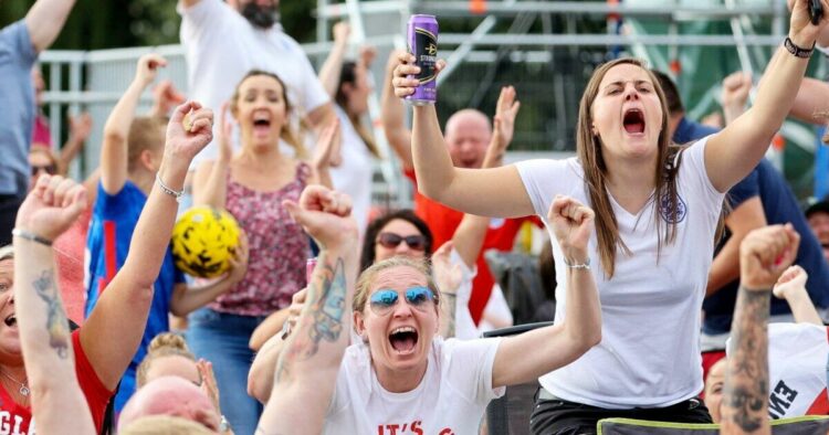 La victoire des Lionnes à l'Euro est le moment télévisé le plus apprécié des 20 dernières années | Football | Sport