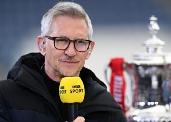 Le salaire de la star de MOTD à la BBC a encore été réduit, Gary Lineker recevant un salaire de 1,3 million de livres sterling | Football | Sport