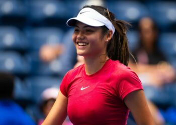 Emma Raducanu choisit son joueur préféré entre Roger Federer et Novak Djokovic