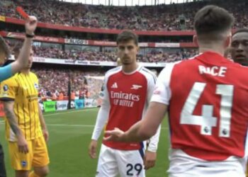 Declan Rice explose de rage après avoir reçu un carton rouge controversé d'Arsenal | Football | Sport