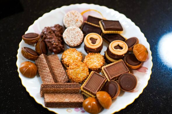 Assortiment de biscuits sur une assiette