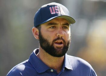 Un fan de la Coupe des Présidents expulsé pour avoir chahuté Scottie Scheffler alors que Ted Scott fait rage