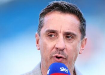 Gary Neville en conflit avec une ancienne star de Liverpool alors que le gouvernement menace d'intervenir | Football | Sport