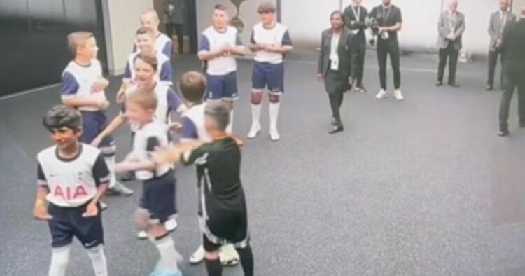 La mascotte d'Arsenal vole la vedette avant le derby du nord de Londres, sous les éclats de rire des experts de Sky Sports | Football | Sport