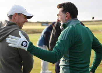 La réaction de Rory McIlroy après avoir rencontré en public le chef de LIV Golf en dit long
