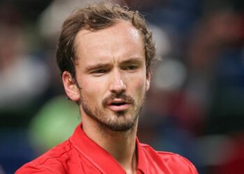 Daniil Medvedev appelle son superviseur à mi-match pour soulever une plainte familiale au Masters de Shanghai