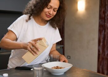 Avertissement du médecin généraliste et du nutritionniste de manger davantage de nourriture pour le petit-déjeuner au cours des 10 prochains jours