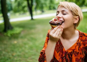 Un psychologue révèle 7 étapes pour briser les mauvaises habitudes de grignotage