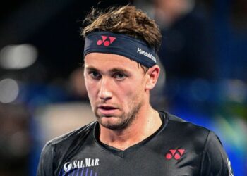 Casper Ruud critique les stars du tennis pour avoir « fait du drame » après que Raducanu et Djokovic se soient plaints