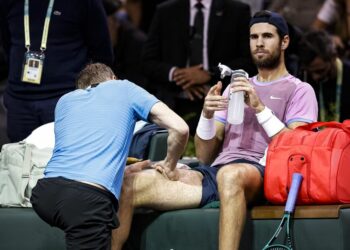La star du Paris Masters qui a critiqué son rival fait le point après s’être blessée sur une balle de match