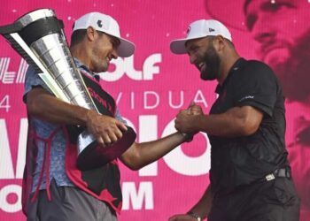 Le caddy de Jon Rahm encaisse des gains incroyables après une incroyable saison de golf LIV