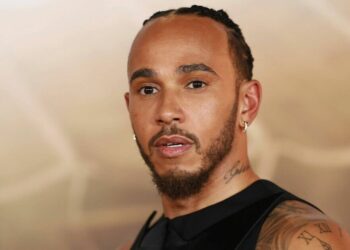 Les fans de F1 trollent brutalement Lewis Hamilton alors que le drame de Michael Masi revient