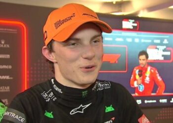 Max Verstappen montre ses vraies couleurs dans le chat privé d’Oscar Piastri après le crash