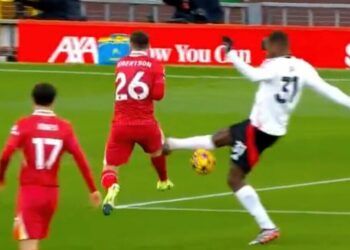 La Premier League publie une déclaration alors que la star de Fulham évite le carton rouge quelques minutes après le choc de Liverpool | Football | Sport
