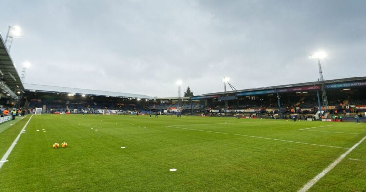 Le coup d’envoi de Luton vs Swansea retardé en raison d’une urgence médicale dans les tribunes | Football | Sport