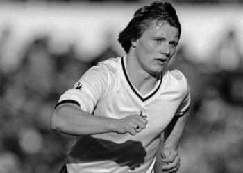 L'ancienne star de Tottenham, Garry Brooke, qui a remporté deux fois la FA Cup, décède à l'âge de 64 ans des suites d'une maladie | Football | Sport