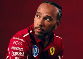 La première marchandise de Ferrari de Lewis Hamilton est sortie en tant que fans de fans de 135 £ Outlay | F1 | Sport