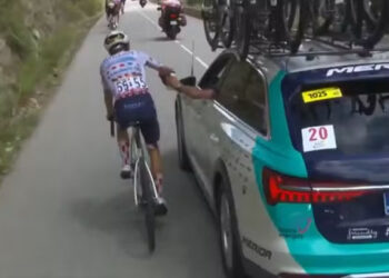 Thibaut Pinot exprime son indignation face au comportement de Lenny Martinez