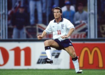 L'ancien joueur de l'Angleterre et de Tottenham subit une crise cardiaque comme le club donne la mise à jour | Football | Sport