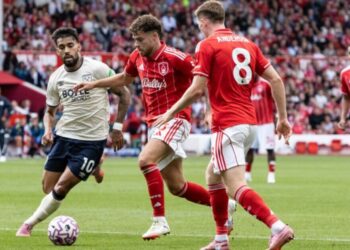 Nottingham Forest vs West Ham s'est arrêté pour une urgence médicale | Football | Sport