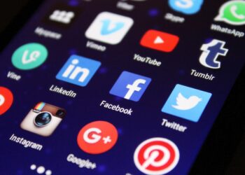 Violette Dorange : Épuisée par les Réseaux Sociaux, la Navigatrice Prend du Recul