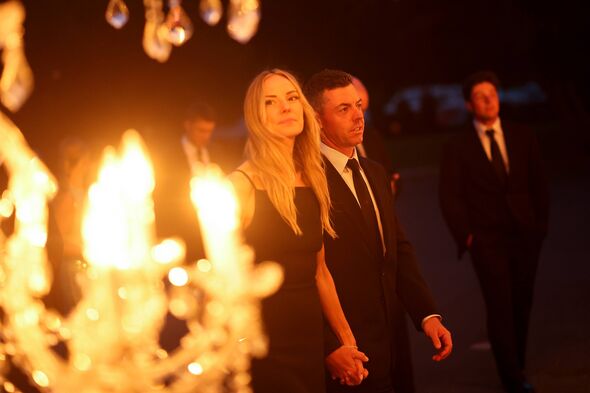 Rory McIlroy marche avec Erica Stoll