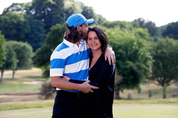 Tommy Fleetwood embrasse sa femme