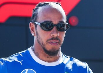 Lewis Hamilton a été averti de la «« non professionnelle »comme la poursuite de Ferrari Nightmarma | F1 | Sport