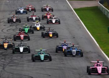 La star du GP de Singapour se retire de la course après avoir cassé le pied | F1 | Sport