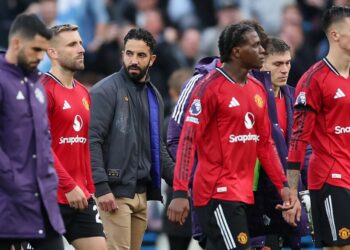 L'étoile de l'homme utd mord en arrière lorsqu'il est grillé sur Ruben Amorim après Man City Loss | Football | Sport